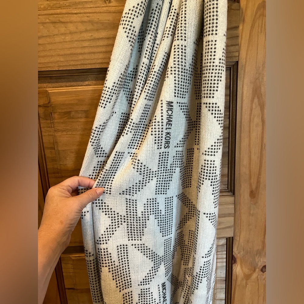 Gorgeous Michael Kors Scarf - Reversible